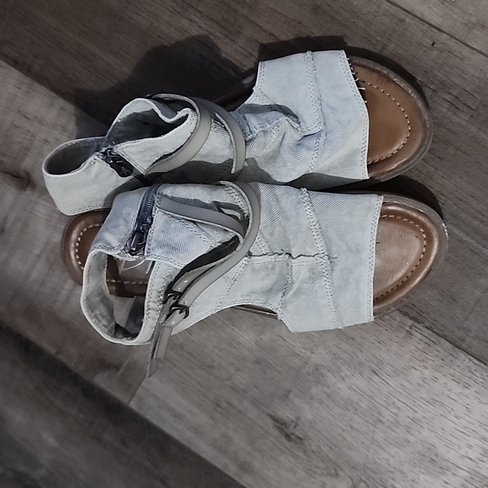 Blowfish Malibu Sandals Women's size 10